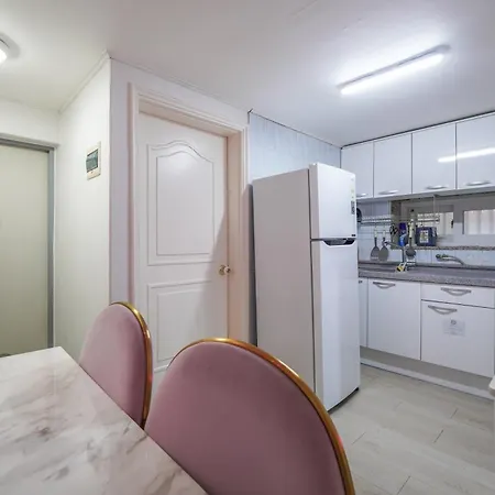Hongdae Hyoosik Apartment Seoul Exterior photo
